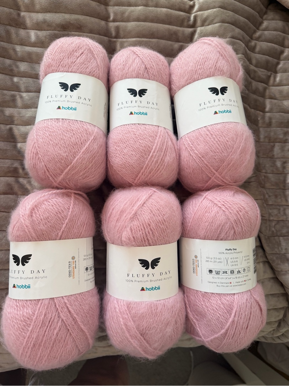 Hobbii Fluffy Day Brushed Acrylic Yarn - Soft Pink Skeins (6 Pack)